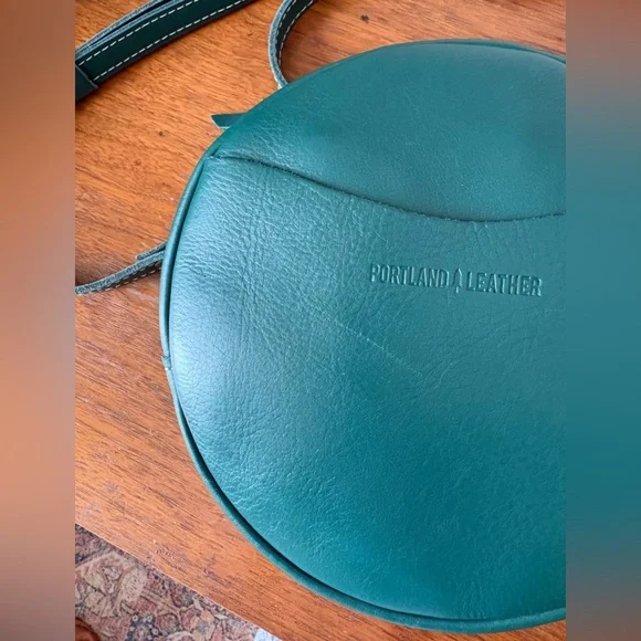 Portland Leather Circle Crossbody Large Peacock - Picture 2 of 5